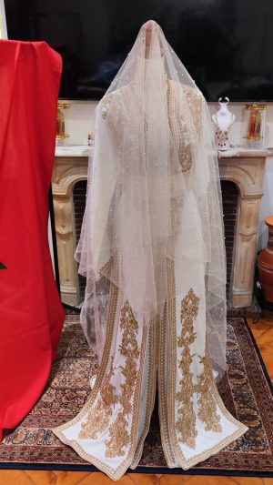 tenue complète Takchita deux pièces + la ceinture + le voile