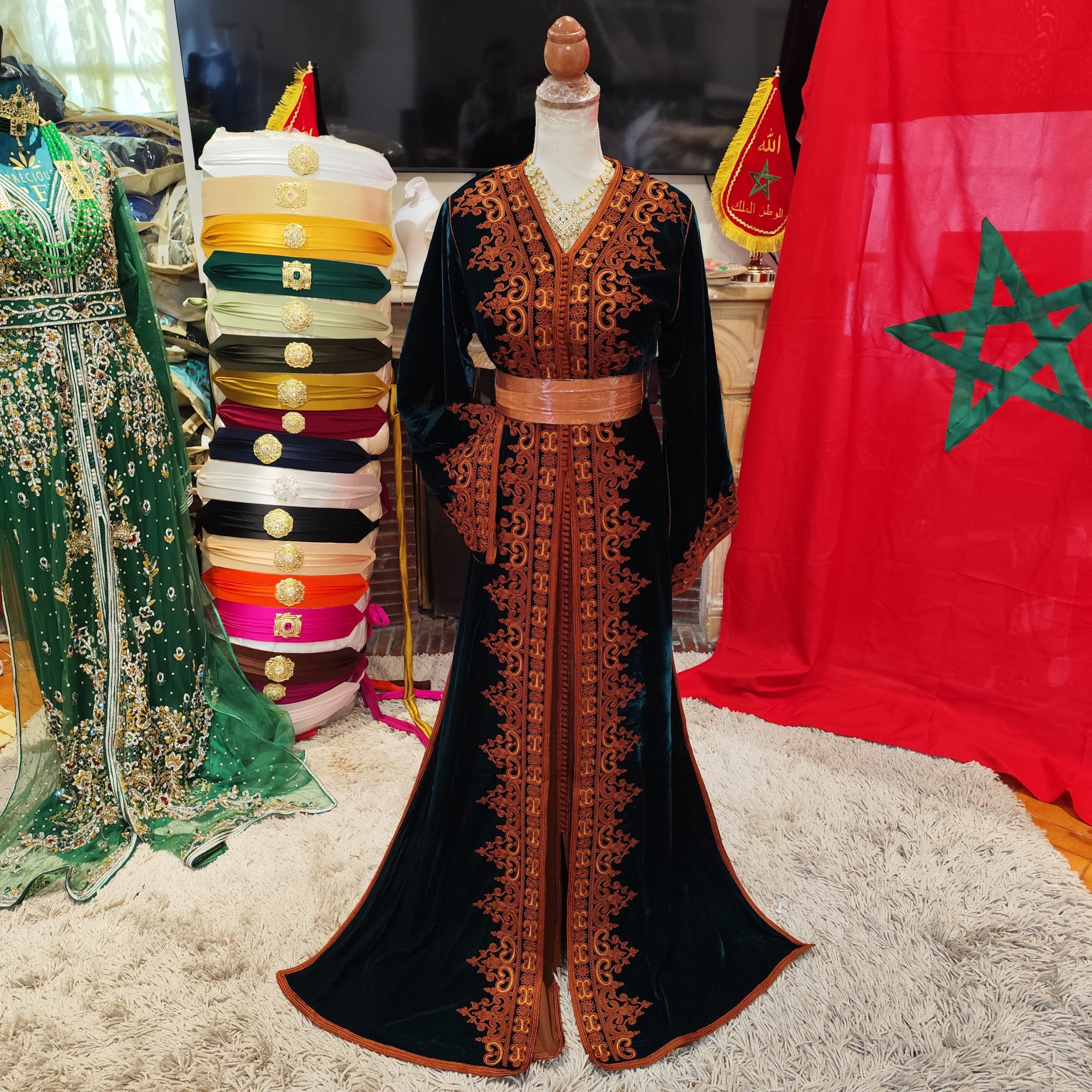 caftan marocain neuf avec la ceinture