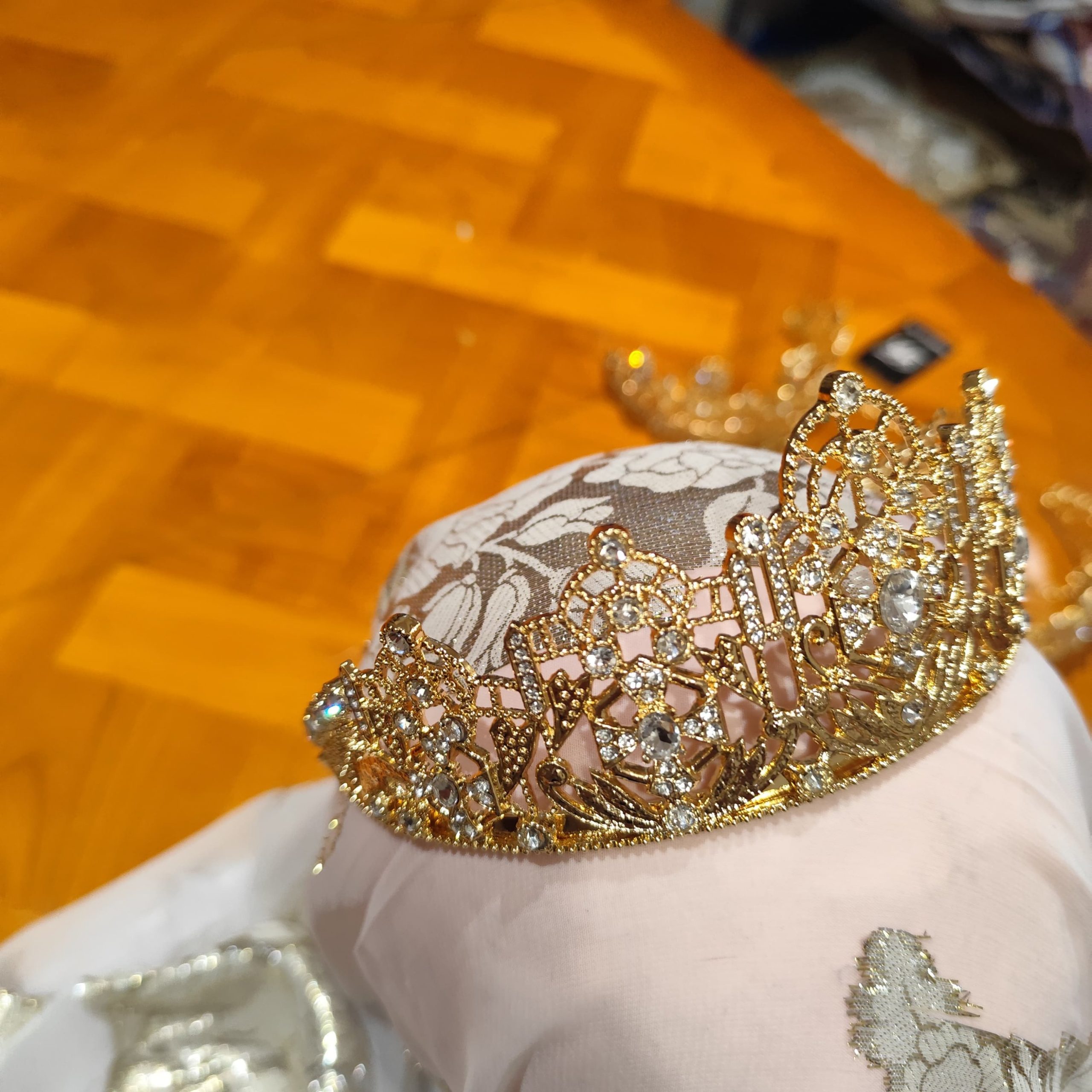 ✨ Taaj marocain doré – Couronne traditionnelle pour caftan & cérémonies – Image 2